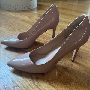 Nude/pink pumps/heels.  Great condition, like new, worn 1x